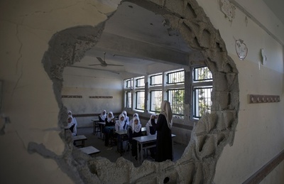 ガザの学校で授業再開、焦点は心の傷の回復