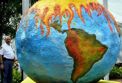 風・太陽・ココナツ油が握る南洋の島国の運命