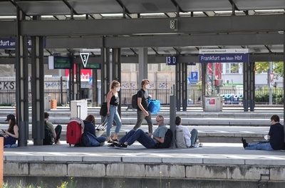 ドイツの鉄道で大規模スト 夏休みの旅行者にも影響