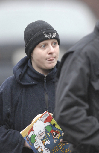 「多重人格」か「ID泥棒」か、13歳少年で通した33歳女性