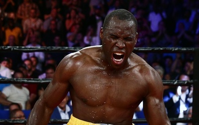 40歳スティーブンソン、引き分けでWBCライトヘビー級王座を防衛