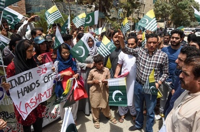 パキスタン首相、傍観する国際社会は「ヒトラーに譲歩した世界」 カシミール問題