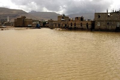 サウジとイエメンで豪雨1週間、死者42人 ダム決壊も