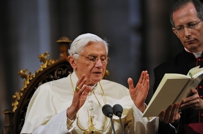 ローマ法王退位のスクープ記者、成功のカギはラテン語