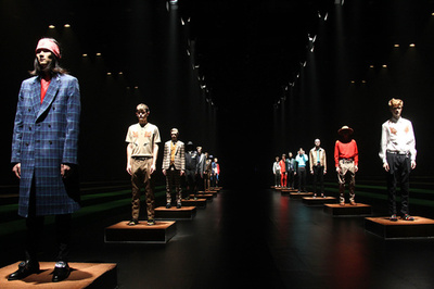 「トーガ ビリリース」15年春夏新作発表