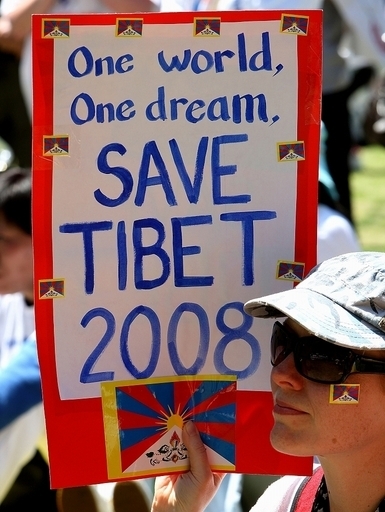 豪聖火リレーもルート変更、「抗議活動は走者に配慮を」