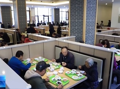 中国吉林省の朝鮮族自治県で、高齢者に温かい食事サービスを提供