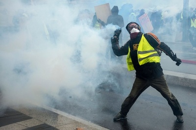 ロシア、仏「黄色いベスト」運動でも暗躍か ツイッターで偽情報拡散の疑い