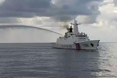 南シナ海で中国軍・海警局の舟艇が急増、フィリピンは任務無効化が狙いと非難