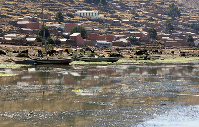 アンデスのチチカカ湖で進む汚染