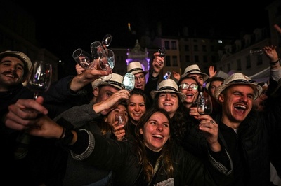 ボージョレ・ヌーボー解禁 各地でイベント開催 仏