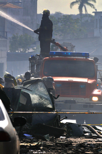 パナマ市内でヘリ墜落、11人死亡