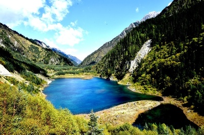 大地震から戻ってきた「童話世界」九寨溝 中国・四川省