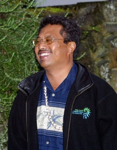 パラオ大統領、ボディーチェック拒否で空港に足止め