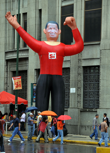 「大統領の無期限再選」問う国民投票、ベネズエラで15日