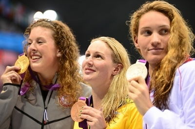 シュミットが金メダル獲得、女子200メートル自由形