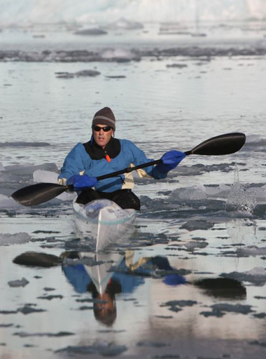 英探検家がカヤックで北極点に向け出発、温暖化に警鐘