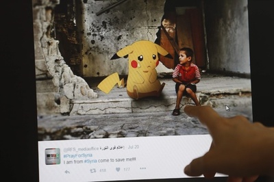 内戦のシリアに涙目のピカチュウ、ポケモン合成画像で窮状を訴え