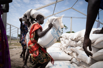 南スーダン、900万人が援助必要に 国連