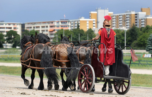 気分は古代ローマ ベルリンで 剣闘士 の馬車レース 写真10枚 ファッション ニュースならmode Press Powered By Afpbb News