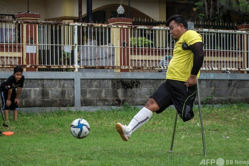 片脚のサッカープレーヤー 夢諦めない インドネシア 写真15枚 国際ニュース Afpbb News
