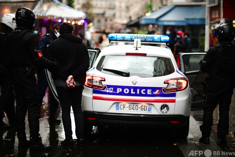 人種差別的な新年のグリーティングカード送付、仏警察署長が停職処分