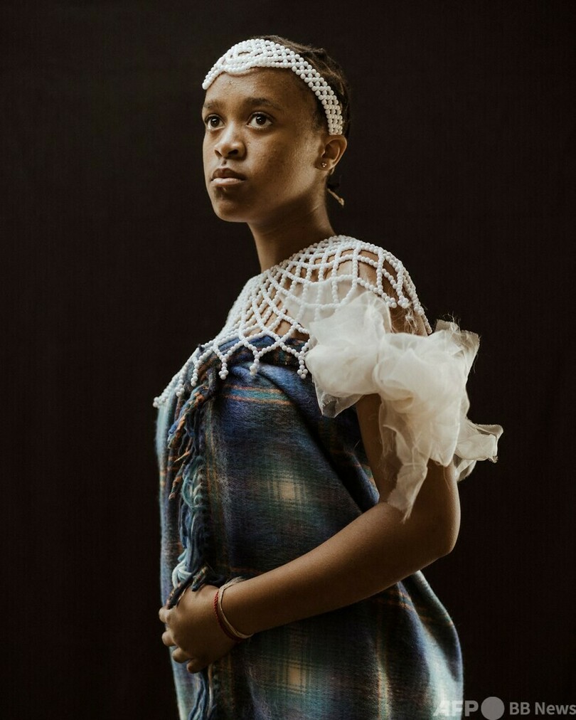 若い女性が舞うズールー人の伝統儀式、新たな王が祝う 南ア