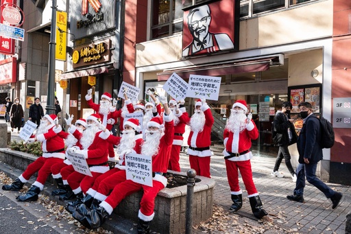 渋谷のKFC前でクリスマスチキン自粛呼び掛け 動物愛護団体 写真6枚