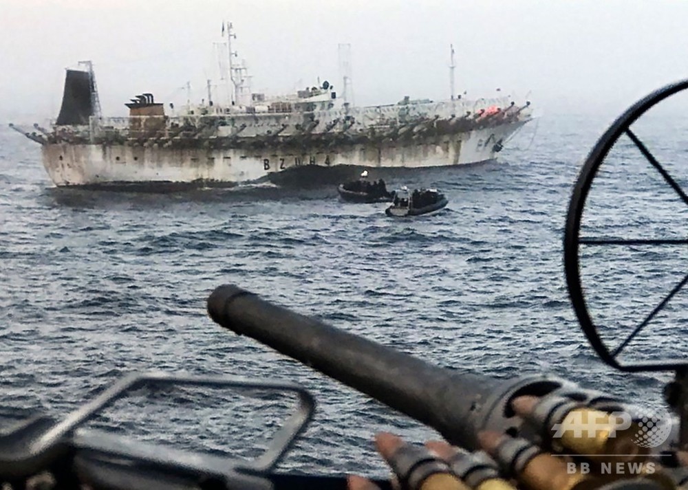 国際ニュース：AFPBB Newsアルゼンチン軍、中国漁船拿捕の写真公開 EEZ内で違法操業