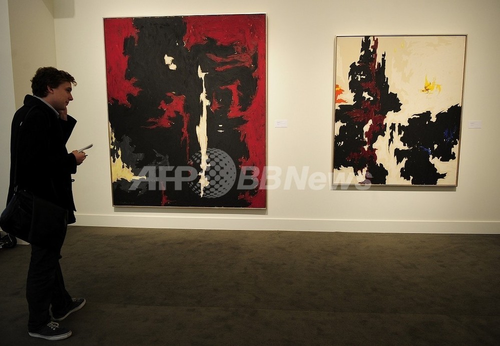 Nyでc スティルの作品が最高価格を更新 外では抗議デモ 写真1枚 国際ニュース Afpbb News