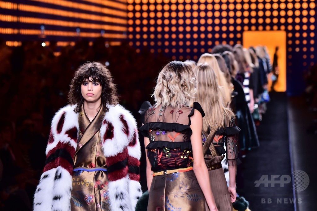 「フェンディ」16/17年秋冬コレクション