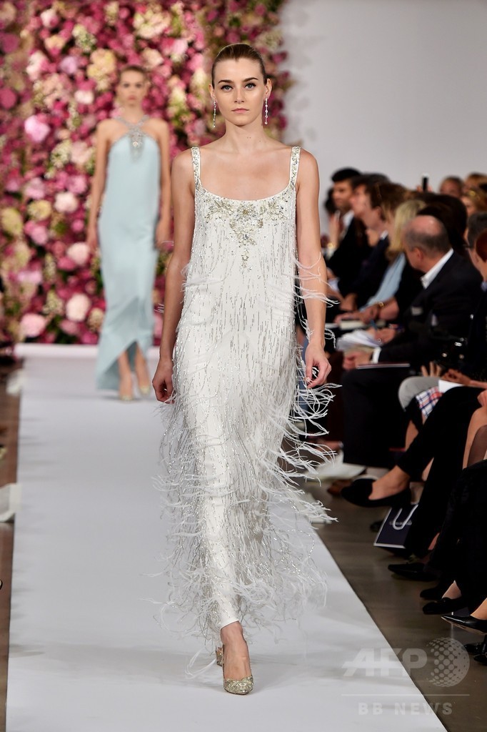 淡い色使いのギンガムチェック、「オスカー・デ・ラ・レンタ」15年春夏