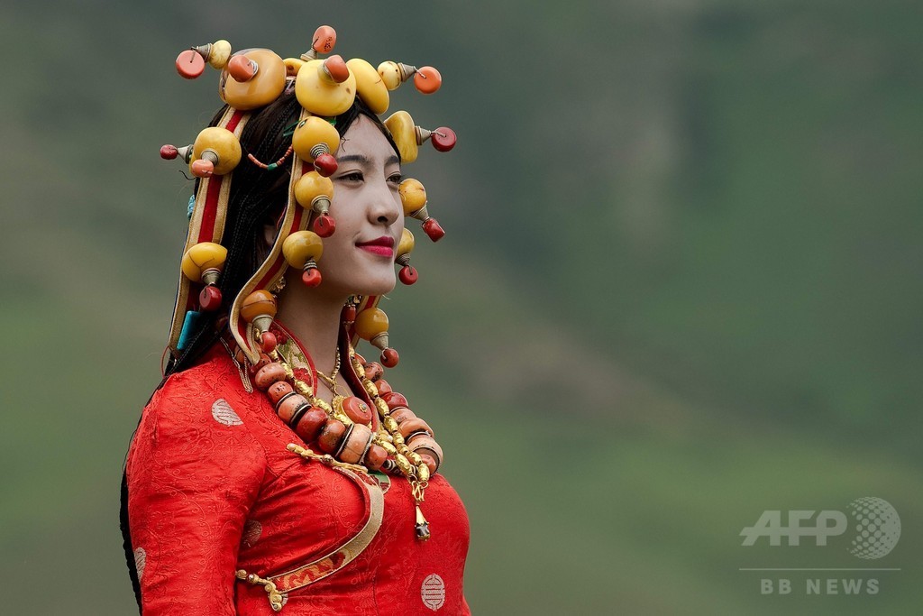 チベットの伝統衣装とアクセサリーでファッションショー、中国 写真13