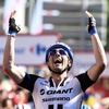 第69回ブエルタ・ア・エスパーニャ（69th Vuelta a Espana）、第4ステージ（マイレナ・デル・アルコールからコルドバ、164.7キロメール）。トップでフィニッシュするジャイアント・シマノ（Giant-Shimano）のヨーン・デーゲンコルプ（John Degenkolb、2014年8月26日撮影）。(c)AFP/JOSE JORDAN