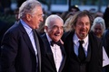 映画『アイリッシュマン』のマーティン・スコセッシ監督（中央）とアル・パチーノ（右）とロバート・デ・ニーロ。英ロンドンで（2019年10月13日撮影）。(c)Daniel LEAL-OLIVAS / AFP