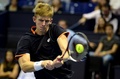 男子テニス、バレンシア・オープン（Valencia Open 2014）シングルス準々決勝。リターンを打つケビン・アンダーソン（Kevin Anderson、2014年10月24日撮影）。(c)AFP/JOSE JORDAN
