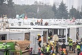中国・武漢で、火神山医院の建設現場で働く作業員ら（2020年2月2日撮影）。(c)AFP