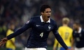 サッカー国際親善試合、フランス対スウェーデン。得点を挙げ歓喜するフランスのラファエル・バラン（Raphael Varane、2014年11月18日撮影）。(c)AFP/FRANCK FIFE