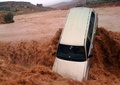 車を流す砂漠の鉄砲水 モロッコ南部 写真7枚 国際ニュース Afpbb News