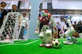 ロボットによるサッカー大会（2018年8月15日撮影）。(c)CNS/富田