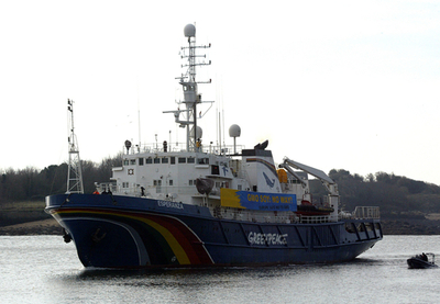 グリーンピース船舶、燃料切れで帰路に