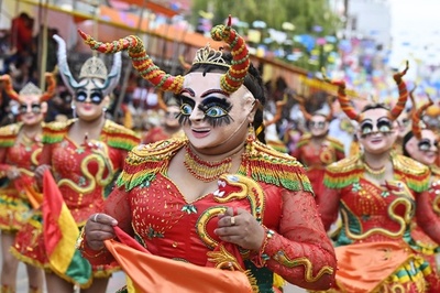 オルロのカーニバル開催 ボリビア