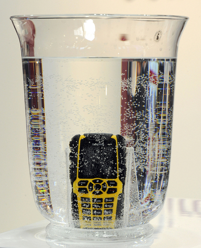 最新携帯がバルセロナに集合、耐水やタッチスクリーンも