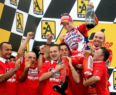 ストーナー 史上2番目の若さで年間王者に輝く