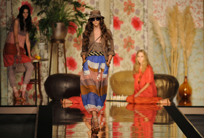 ＜09年春夏パサレラ・シベレス＞アイラント、ドゥヨス、新作を発表