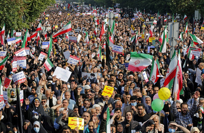 イラン、スケート選手も髪隠さず大会出場 政府が非難