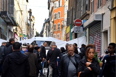 南仏老朽ビル倒壊、死者8人に 二次災害を警戒 慎重に捜索