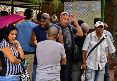 自動車輸入制限撤廃のキューバ、高すぎる価格に怒りと失望