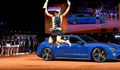 シフィオンテクがサバレンカ下しポルシェGP連覇