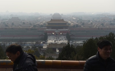 北京、大気汚染で史上2回目の「赤色警報」発令